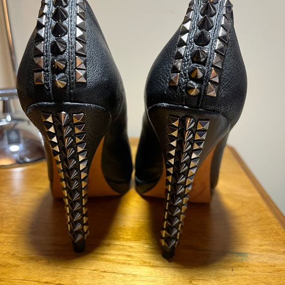 BCBG Maxazria Roxanne Black Heels - Picture 10 of 10